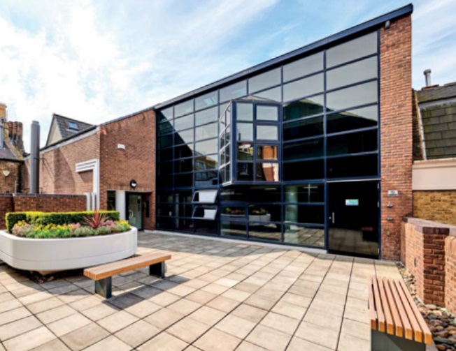 EachEstate's tweet image. #Office #SW10 #Verney House #Chelsea
Hollywood Road To Let 2+3: 1,493 sf
each.co.uk/w/240214141250…

Refurbished / Modern Offices, AC, Carpeted, Meeting Rooms

A new lease for a term expiring March 2031. Will be contracted outside the Landlord &amp;amp; Tenant Act 1954 (part 2) as amended.