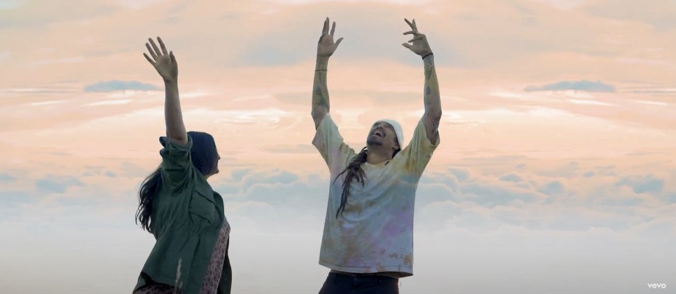 Loss and finding a way back joy was the inspiration behind @MichaelFranti & Spearhead's uplifting song, “Hands Up To The Sky.”
lpm.org/music/2024-03-…
#MichaelFranti #MichaelFrantiAndSpearhead #listenhear #songoftheday #WFPK #wfpkradio #LPMMus