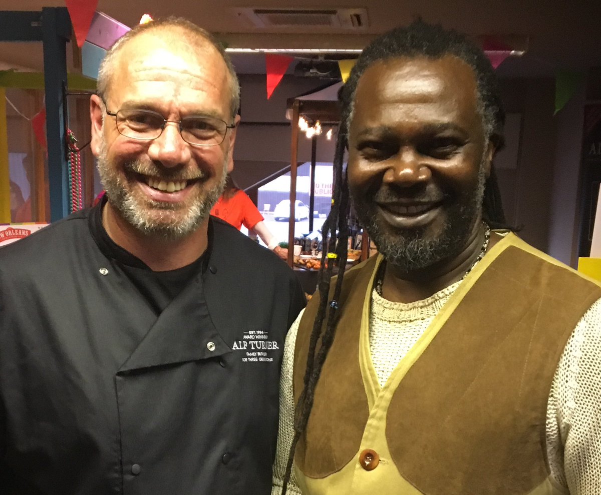 Supporting my fellow Dragon Slayer <a href="/levirootsmusic/">Levi Roots</a> in <a href="/bbuk/">Big Brother UK</a> 
Come on use your vote for Levi !! #CelebrityBigBrother #voteforlevi #dragonslayer