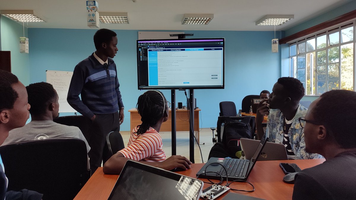 A 'train the trainer' session currently ongoing where the attendees get to explain the same concept. How interesting !

@FMakatia @KagunyiKagwe @allankoechke @ArmsoftheTide @kennedyodeyootieno
#armdeveloper #onarm #armdeveloperskenya