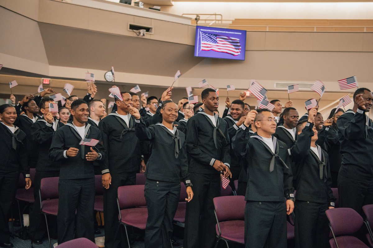 NavyRTC's tweet photo. Congratulations to the Recruits and Sailors who pledged the Naturalization Oath of Allegiance to the UniCongratulations to the Recruits and Sailors who pledged the Naturalization Oath of Allegiance to the United States of America!

🇺🇸 #RTC #Bootcamp #naturalizationceremony https://t.co/JTOWvx4SB2