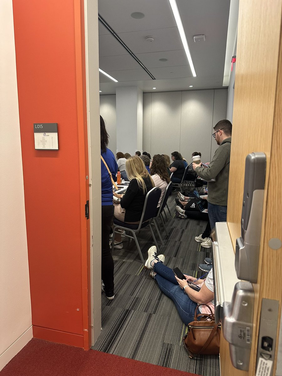 A packed session this morning! I’m listening from the hallway! #kasl @TLJamesA #kyste24