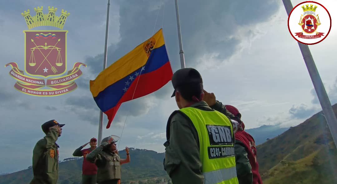 "Chavez vive "#15Marzo,Somos garantes de paz y del orden,es tiempo de lealtad dudar es traición.