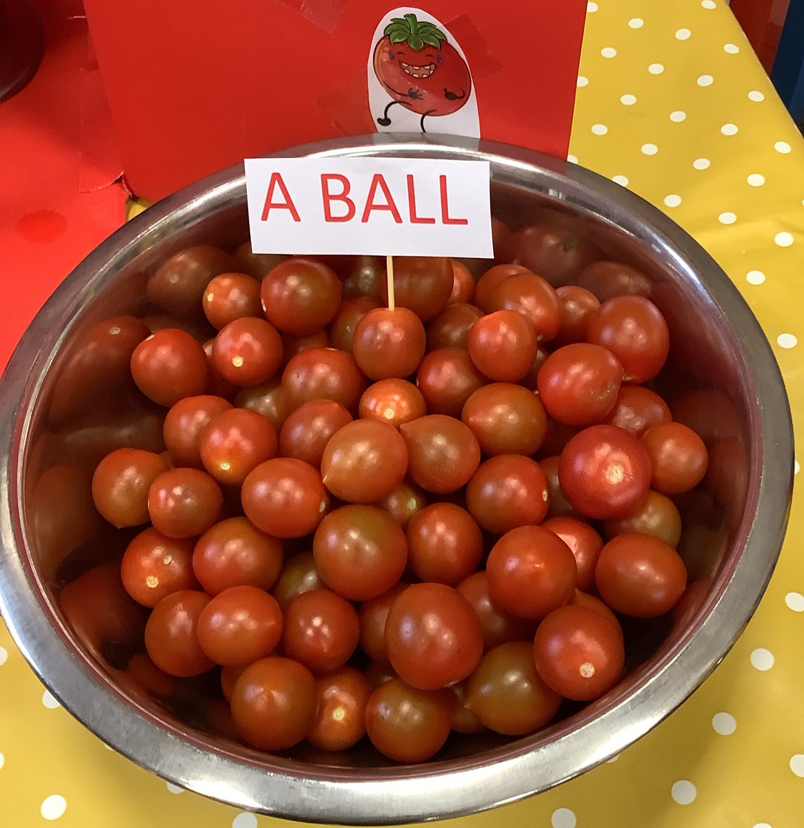 A delightful tomato display featuring tomato lobster, crabs, and flowers for #EatThemToDefeatThem, thanks to the Catering Team at Crabtree Farm Primary. Children enjoyed a tomato salsa taster on sliced baguette and cherry tomatoes. 🍅🍅🍅