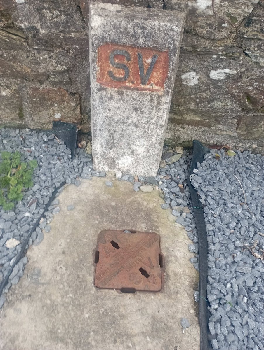 shane_donlon_'s tweet photo. All I'm saying is this looks very official! 

As is not the normal stop valve for the house. https://t.co/qY31SZuMDP