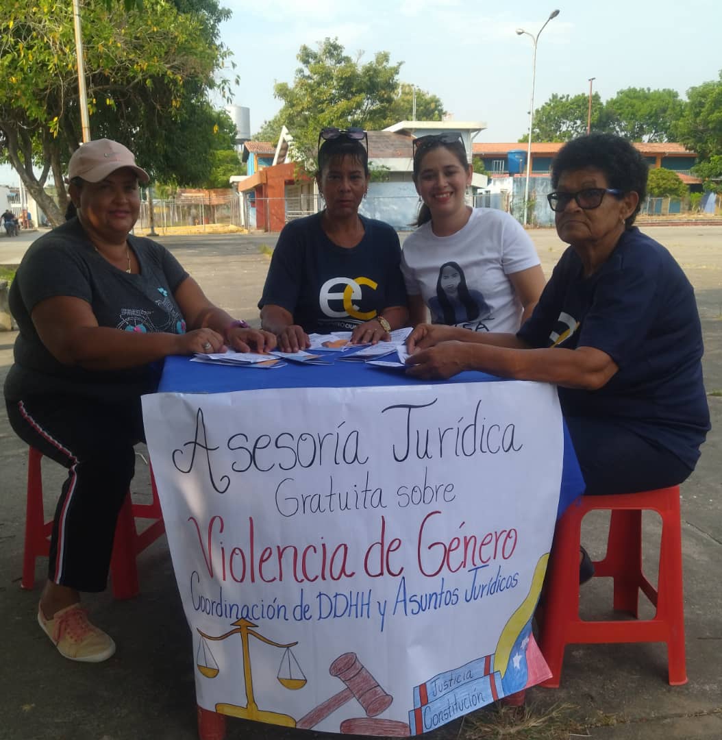 En el marco del #MesDeLaMujer, se realizó una Asesoria Jurídica Gratuita a las Víctimas de Violencia de Género, en el Sector Juan Pablo II PQ. R.I.M - Municipio Barinas, a cargo de la Cood. De DDHH y Asuntos Jurídicos Regional Barinas.
#NoALaViolenciaDeGenero
<a href="/EnCiudadanoDDHH/">Encuentro Ciudadano DDHH</a>