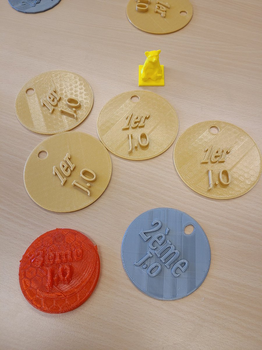 Lechne5's tweet image. 🔎En immersion au coeur du  #fablabalecole Verlaine de @VilleMontigny78 
✅️ Des élèves qui coopèrent et mutualisent leurs compétences autour des outils numériques👩‍💻
Un projet innovant et stimulant pour tous !👏@RossignolLorene