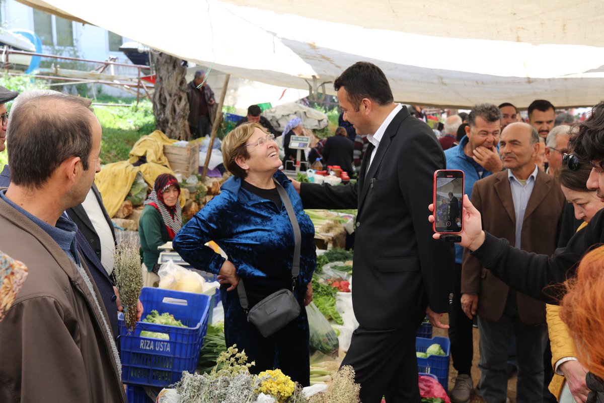 Kaş Cuma pazar yeri esnafımızı ziyaret edip hayır dualarını aldık.

Ziyaretimiz boyunca samimiyetleriyle içimizi ısıtıp bizleri yalnız bırakmayan güzel ve vefalı halkımıza teşekkür ediyorum.