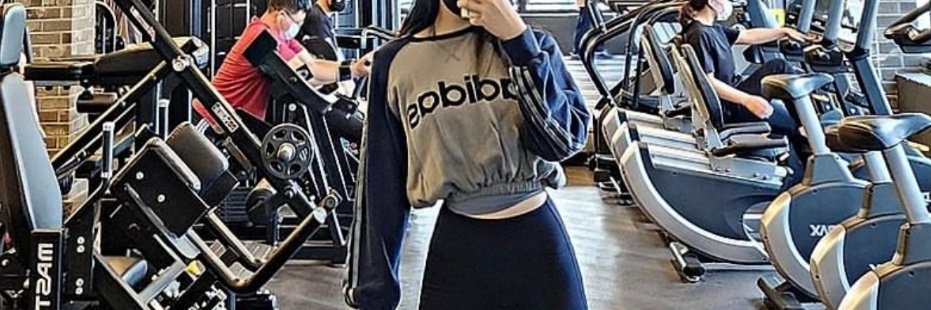 It's so boring. I wonder if anyone's here