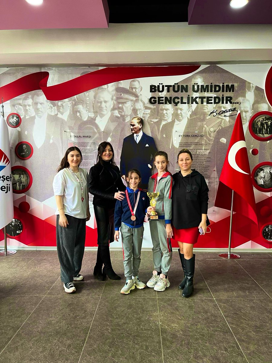 camlicabhcklj's tweet photo. 13 Mart İstanbul’da gerçekleşen Okullararası Ritmik Cimnastik Küçükler İl müsabakalarına katılan öğrencilerimiz takım puanlamasında İstanbul 4.sü olarak dereceye girmişlerdir. 5.Sınıf öğrencilerimiz Nehir Öktem ve Derin Yalkın’ı tebrik eder başarılarının devamını dileriz. https://t.co/oQf4TRBaQe
