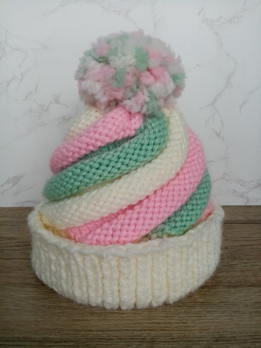 Cupcake swirl hat. Hand-made in Ireland ☘️
folksy.com/shops/littlere…
#CraftBizParty
#folksy
#handmade
#HandmadeHour
#swirlhat
#hats
#funhats
#UKGIFTHOUR
#ireland
#quirkygifts