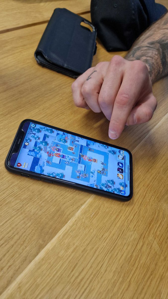 Productive times at the office!

We're currently preparing major marketing efforts, pushing UI improvements as well as new Season and functionalities to Omega Royale BETA 🔥💪

Also had the pleasure of having @joxxx_1 over and recording his new high score in Endless Mode 😎