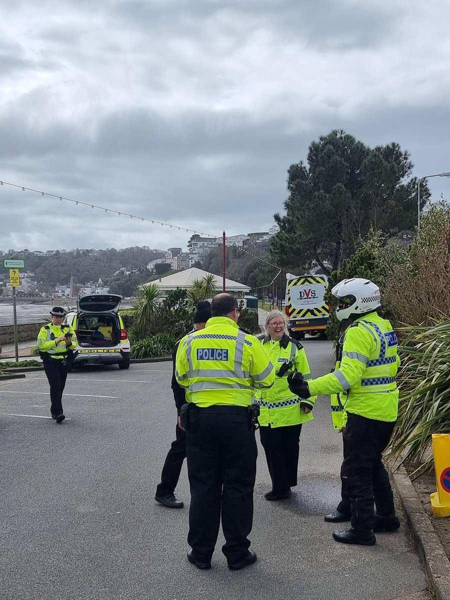 Our CPT Community Impact Day continues - Officers from Driver & Vehicle Standards and St Brelade Honorary Police joined us for a road check along Airport Road & La Route de la Haule. 45 vehicles were stopped and a truck was taken off the road for inspection at DVS #RoadSafety