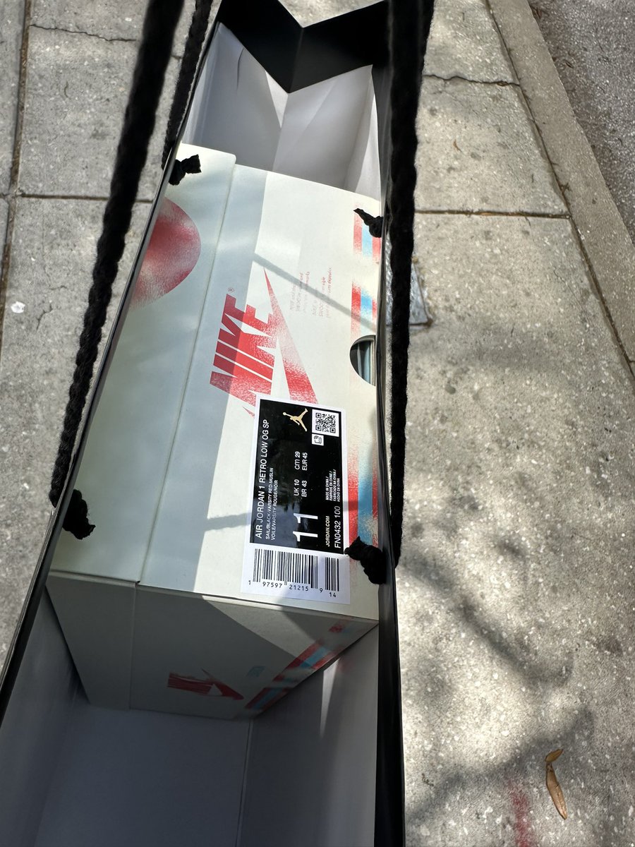 93_stopit5's tweet photo. Yesterday success After 2 hours and half waiting appreciate the pick up @TrophyRoomStore @HEIRMJ @Jumpman23  was able to grab a pair of
Trophy Room x Air Jordan 1 low ™️🏆 https://t.co/Gvpdj3HbTN