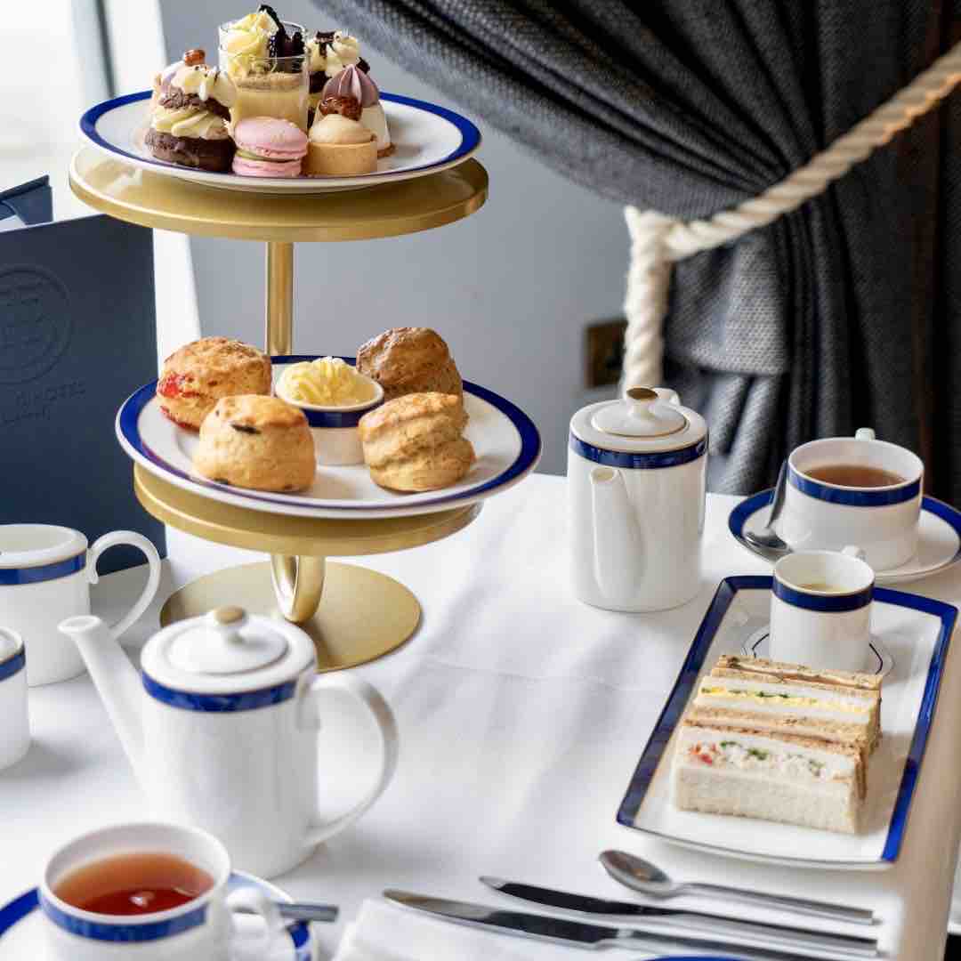 Tea for everyone… ☕ Our Afternoon Tea includes delicious gluten free, vegan, and vegetarian options ow.ly/2VZ750QGIgs. #teatime #love #family #afternoontea #tea #food #belfast #titanic #titanichotelbelfast #kids