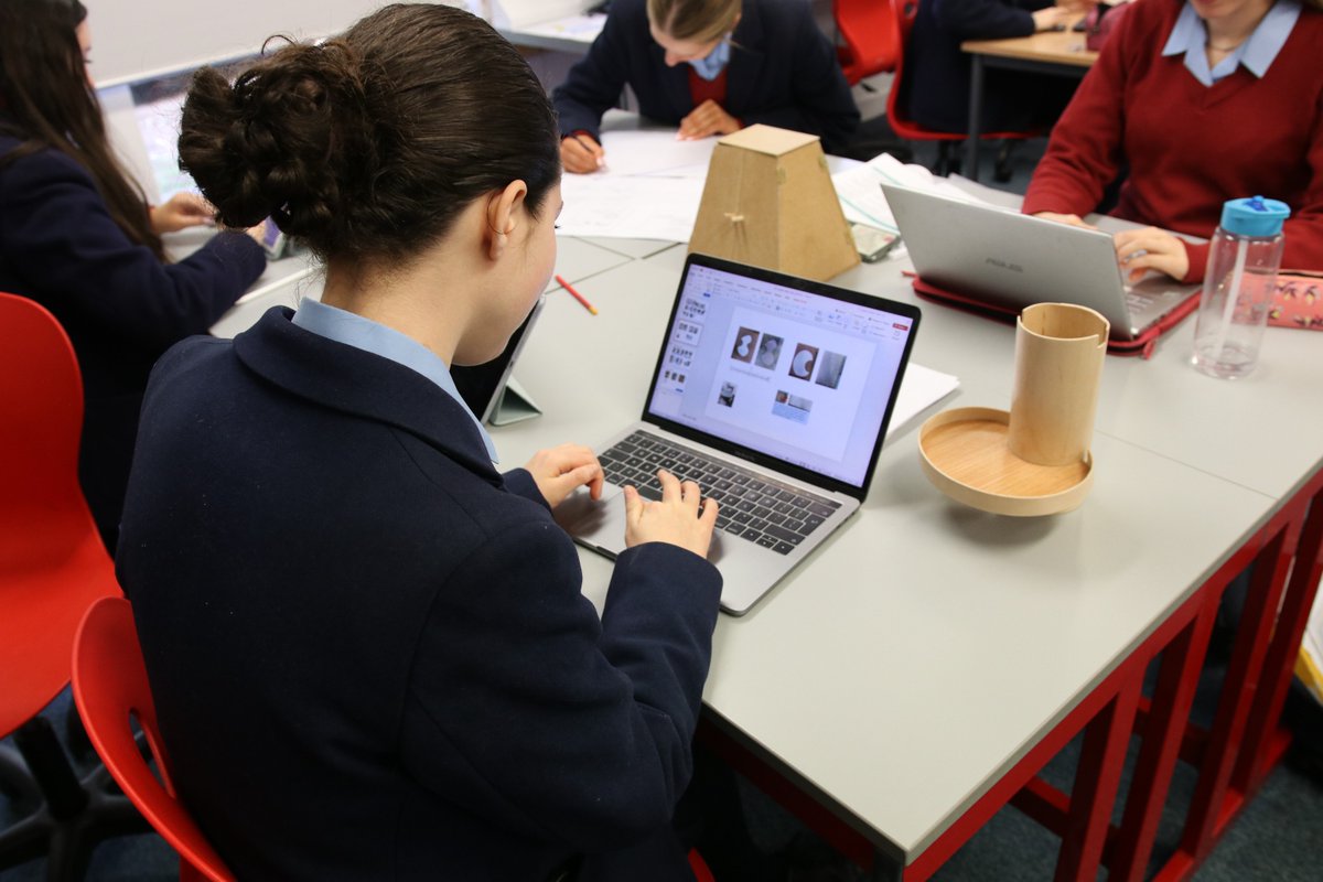 Celebrating #BritishScienceWeek with our GCSE students! 🔍⚒️ They're hard at work on their D&T projects, designing, building & analysing unique creations. A glimpse into the minds of future innovators & problem-solvers! 💡#STEMEducation #HandsOnLearning #STEM #aVoiceforAmbition