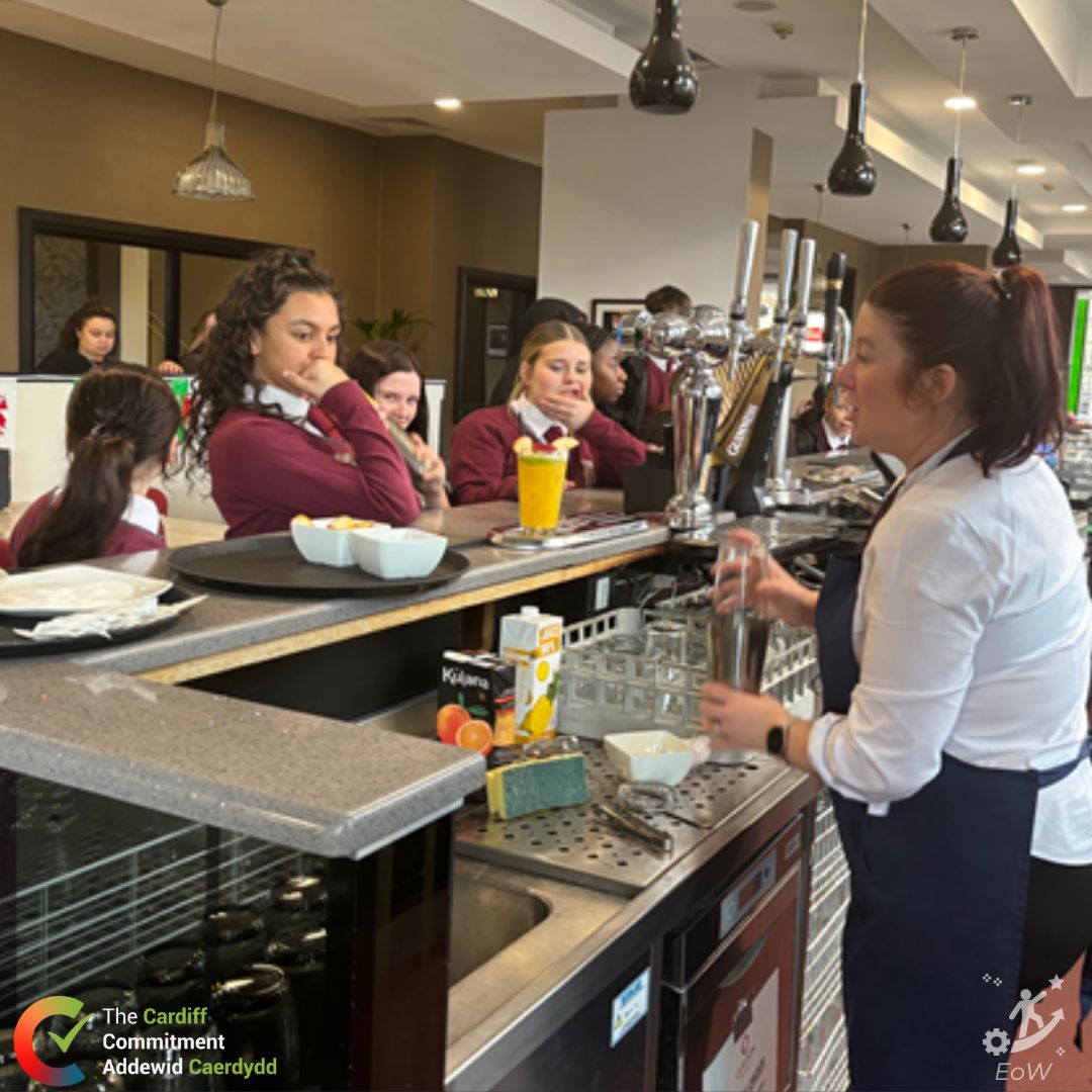 Pupils from @CardiffWestCHS visited @Clayton_Cardiff last week to get an insight into the different job roles at the hotel. They took part in activities with the staff including bed making, omelette cooking, mocktail shaking and more! 🙏