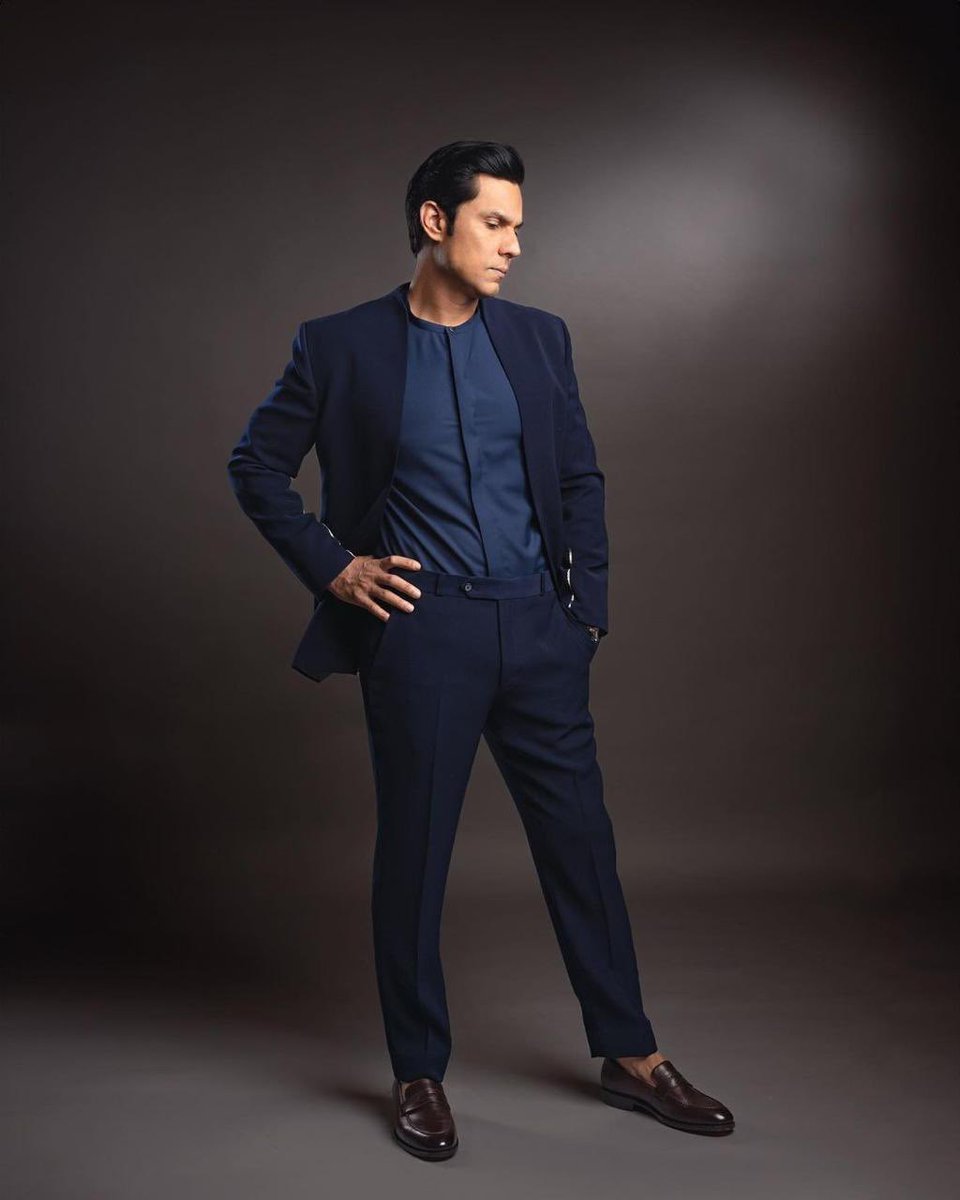 RandeepHooda tweet picture