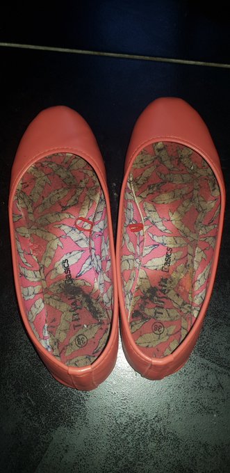 Do u like my smelly flats ? https://t.co/8LBiuqN3Da<a href="/tag/feet"class="tags"><span>#feet</span></a><a href="/tag/feetfetish"class="tags"><span>#feetfetish</span></a><a href="/tag/flatshoes"class="tags"><span>#flatshoes</span></a><a href="/tag/wornshoes"class="tags"><span>#wornshoes</span></a>
