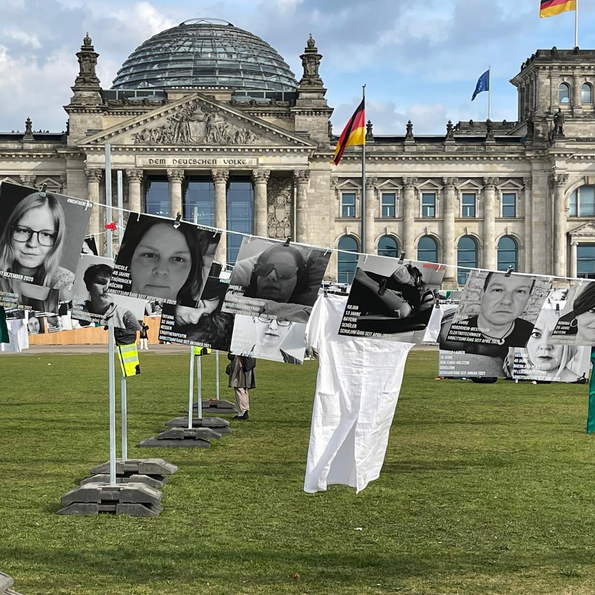 Wir werden von Teilen der Politik und der Ärzteschaft hängen gelassen! 

Es braucht endlich eine Kraftanstrengung aller Verantwortlichen, um die Versorgung zu verbessern und die Forschung voranzubringen. 

#LongCovidAwarenesDay #NichtGenesen