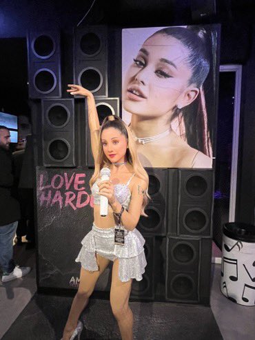 diorfairie's tweet photo. that’s not ariana grande that’s ariana venti 😭 https://t.co/feUUQUOT8h