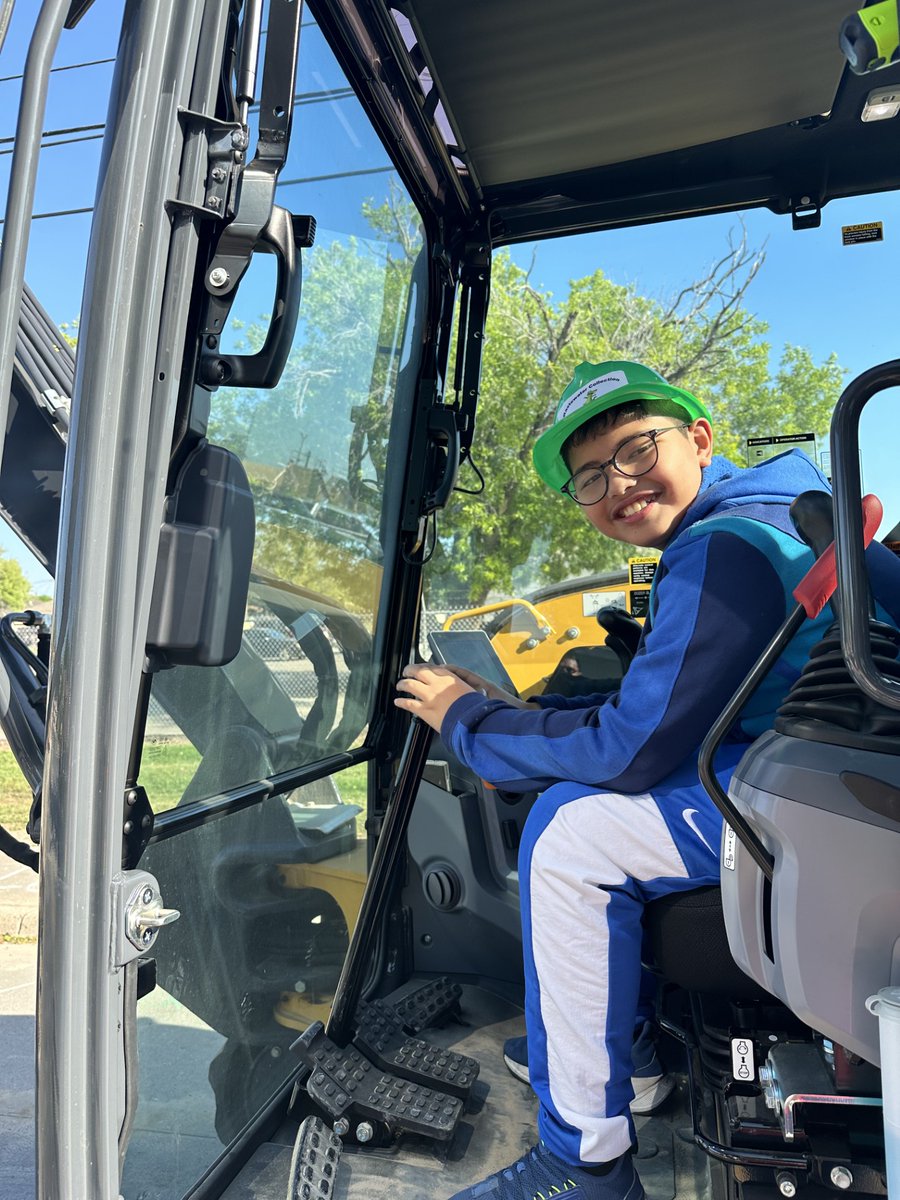 That’s a wrap! We had a blast exploring the world of robotics, coding, and how it applies to McAllen Public Utility. •Learn about drones and see it in flight ✅ •Build robots ✅ •Water based projects ✅ •Water plant tour ✅ -Spring into STEAM: MPU 2024 Spring Break Camp-