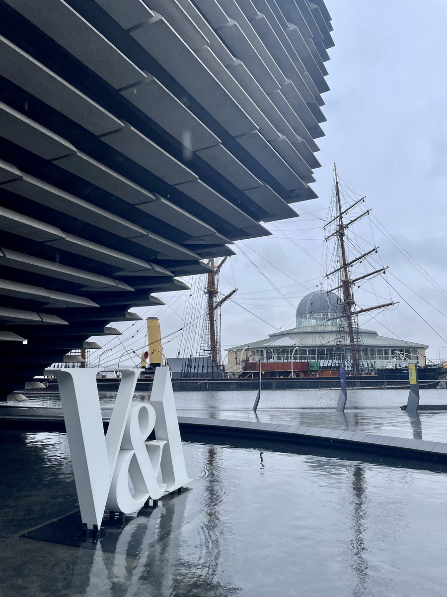 Delighted to be in Dundee talking about perioperative #childhoodobesity at the Scottish Paediatric Anaesthetic Network meeting! ☔️ @SheffChildrens Fabulous speakers so far, next up Simon Courtman @APAGBI @SOBAuk @movingmedicine @BritSocLM