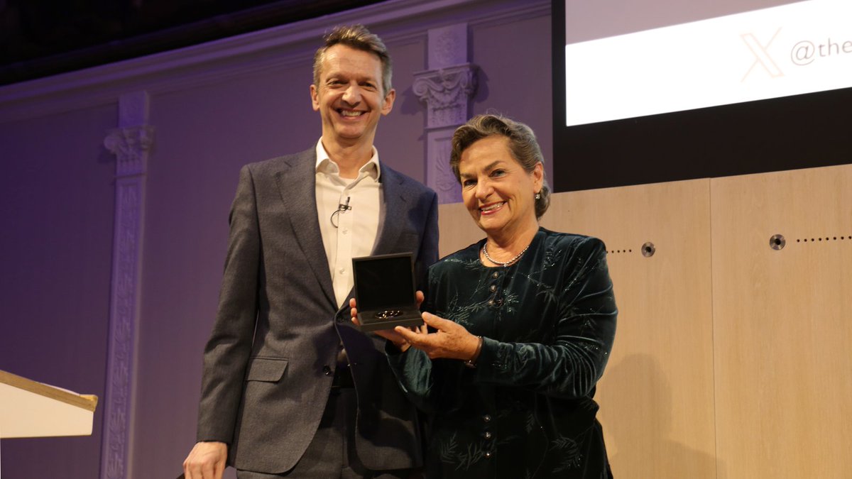 Honored and humbled to be awarded the @theRSAorg Albert Medal Award yesterday - thank you to @Andy Haldane and all at the RSA for the honor and for a wonderful evening.