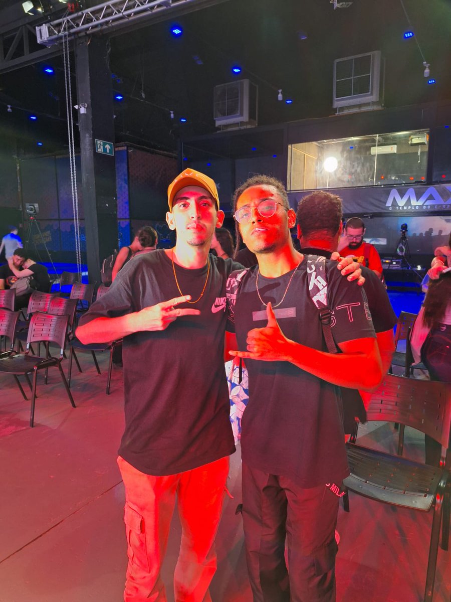Danwolf_11's tweet photo. Parceria!! @GustavoPage2  que evento top! https://t.co/UcigAH8Vyp