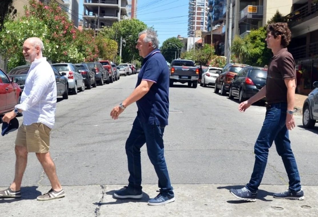 - Uno se casó con la mujer de su mejor amigo muerto.

- El segundo te mete en cana si le decís que es un cornudo 

- El otro se garchó a la mujer embarazada de otro hombre.

Nefastos.