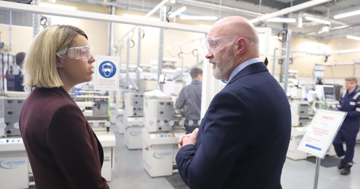 Yesterday Scotland’s Cabinet Secretary for Education and Skills @JennyGilruth and Director of Lifelong Learning and Skills @ShirleyGLaing visited our Falkirk campus to find out more about how we are #MakingLearningWork Read more 👉 bit.ly/3TzxeZ0