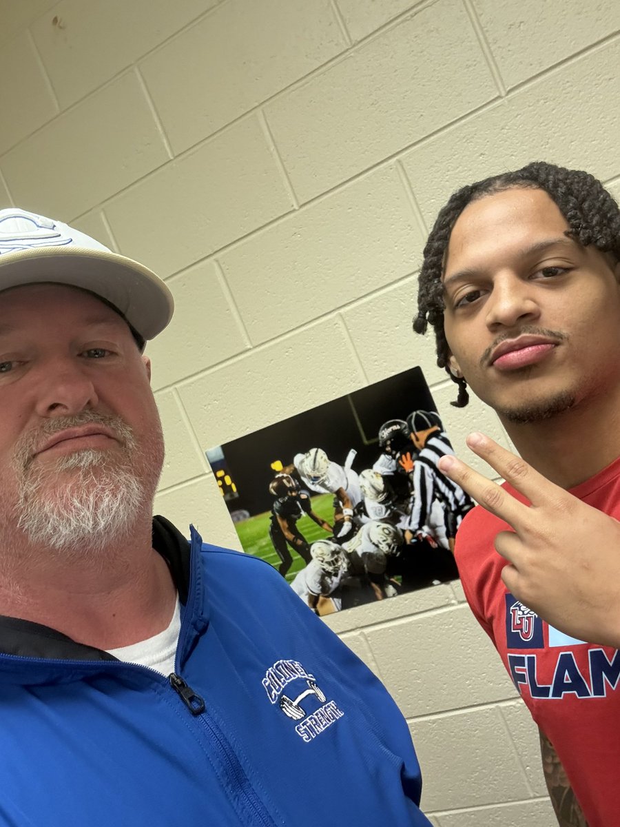 Gates_CassHC's tweet image. Needed me some Devin time. #Legend @DevinHendersxn