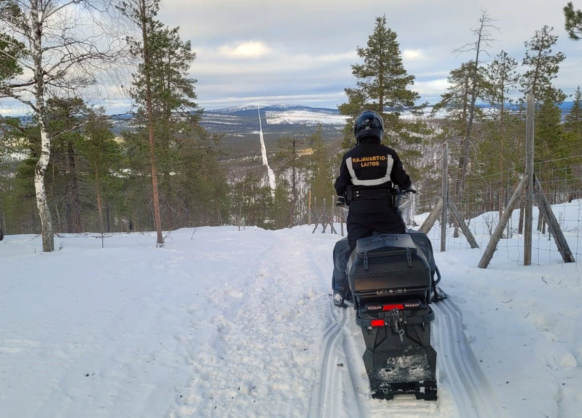 Helmikuussa Lapin rajavartiosto jatkoi tehostettua valvontaa itärajalla. Rajaa valvotaan muun muassa partioinnilla ja teknisellä valvonnalla. Lapin Rajan helmikuun kuukausitiedote: raja.fi/-/lapin-rajava… #rajaturvallisuus #lapinraja #rajavartijat