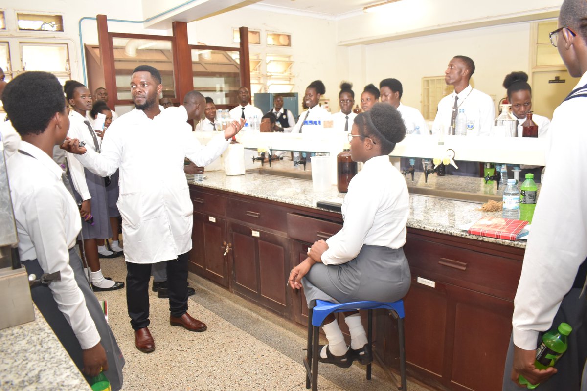 During their visit to @MakCoNAS, S.6 science students of Holy Cross Lake View SSS in Jinja had an opportunity to tour the different training facilities at the College. The acquaintance with the different programmes at the college will hopefully enable them make better choices.