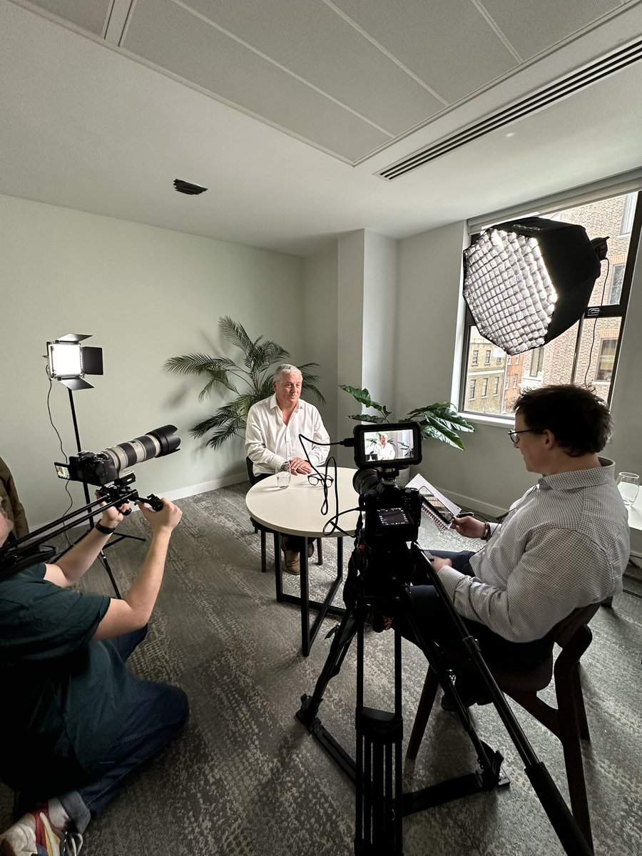 The other day we were back in the capital with <a href="/jamieveitch/">jamie veitch</a> filming some exciting new content with <a href="/Salad_Money/">Salad</a> 🎥

It’s an extreamly exciting project with Tim Rooney smashing this interviews out of the park 👏

The final videos are going to be incredible 🎬

#videoproduction
