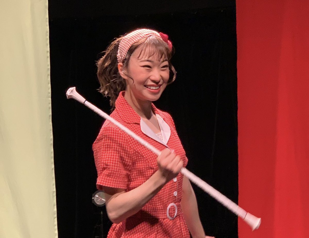安東利香さんのソロ公演Rika Run2024観てきたけど、舞台が近いしバトンパフォーマンスが想像以上にヤバいし一人芝居の切り替えがめっちゃ面白かったしほんま観に行けてよかった #リカラン2024