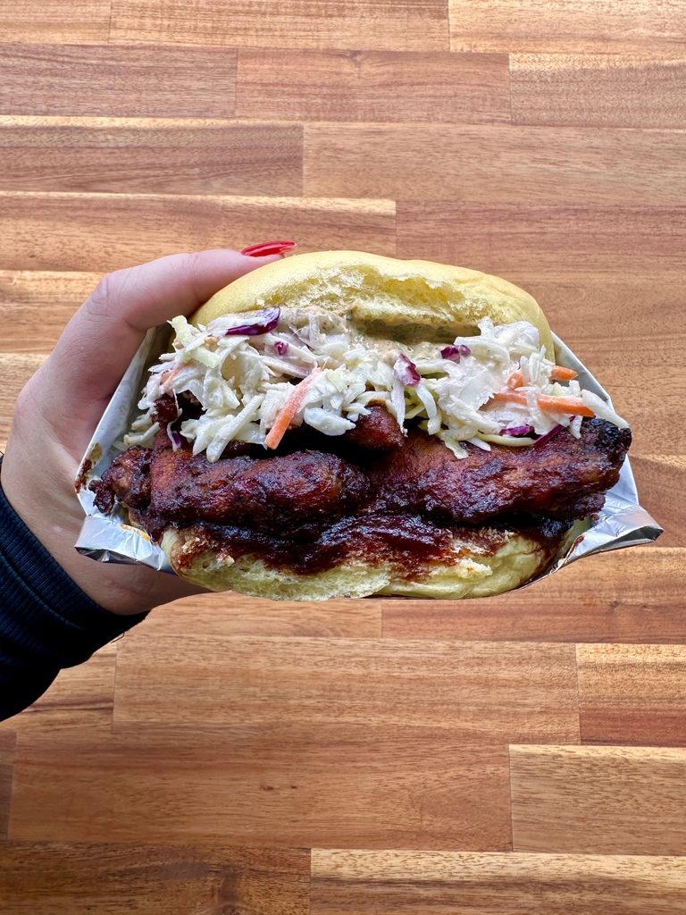joeyturksgrill's tweet photo. Friday Feels! BBQ Chicken Sandwich 😋🌴🌊
#joeyturks #islandgrill #authentic #caribbean #falvoursoftheisland #hamilton #lockestreet #lunch #dinner https://t.co/R7kbEf02Vo