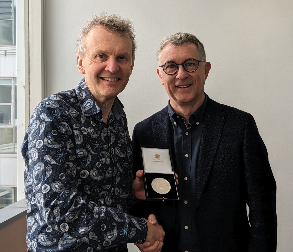 Delighted to welcome Prof Frank Vanhaecke from @ugent to @uniofwarwick and present him with the 2023 @RoySocChem Theophilus Redwood Prize. Great lecture on ICP-mass spectrometry in the biomedical sciences! rsc.li/3VqKrEK #RSCPrizes