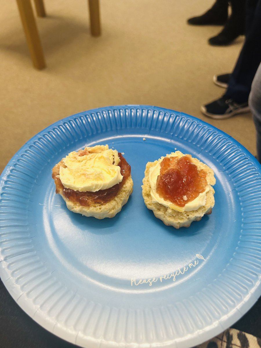 A cream tea with our senior nurses @RoyalDevonNHS @cko1973 @riverknowle to celebrate #NationalCancerCNSDay with the old debate of jam or cream first on a scone? @UKONSmember #CNSValue #NurseTwitter