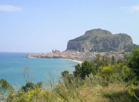 #GeoparkOfTheDay “The rich cultural heritage of Sicily is built upon the island's fascinating geology.” The Madonie UNESCO Global Geopark is located in Sicily,🇮🇹 in the middle of the Mediterranean region.