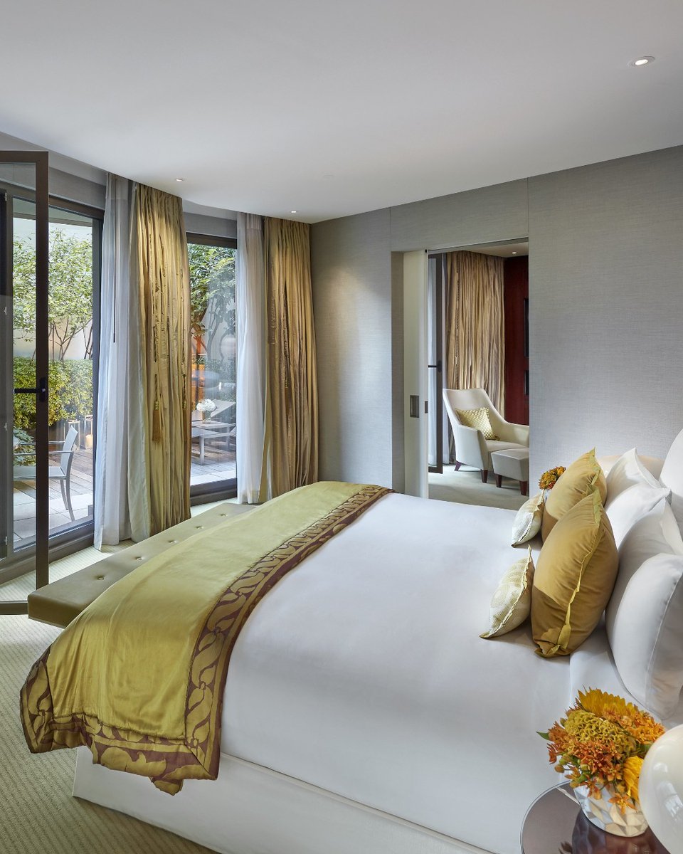 Embrace the art of resting on this International Sleep Day.

#MandarinOrientalParis #bedroomgoals #luxurysuite