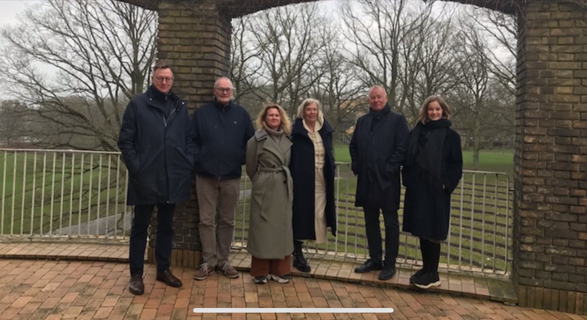 I dag siger vi tak for besøget til det venlige og meget velforberedte panel fra @akkreditering, som har tilbragt de seneste fem dage her på AU.

Og ikke mindst tak til de 85(!) engagerede forskere og studerende, som har bidraget til at få gennemlyst vores kvalitetssystem 💪👩‍🎓👨‍🎓