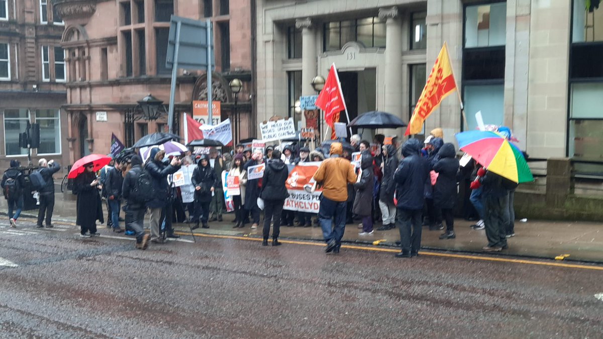 Public transport campaigners are gathering in Glasgow to demand SPT approve plans to regulate buses under new public transport laws with   <a href="/GetGlesgaMoving/">Get Glasgow Moving</a> 🚌🚌🚌#getglesgamoving #betterbuses