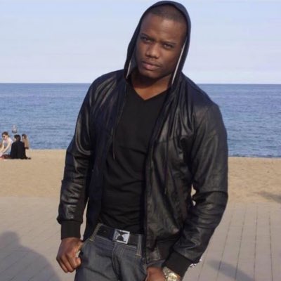 LANUITDOUTREMER's tweet photo. #NouvellePhotoDeProfil https://t.co/3fOfH2xkns
