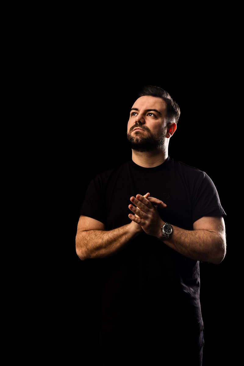 Djbenmurphy's tweet photo. 2024 is going to be fire 🔥
New Music, New Labels, , New Shows, New Tours, New Plans, New Goals….
What this space 👀
#2024 #watchthisspace #newyear #newme #newlabels #newmusic #newgoals #model #studio #pressshots
📸: @lyleboenkephotography
👕: @trustedlondon
@causebooking