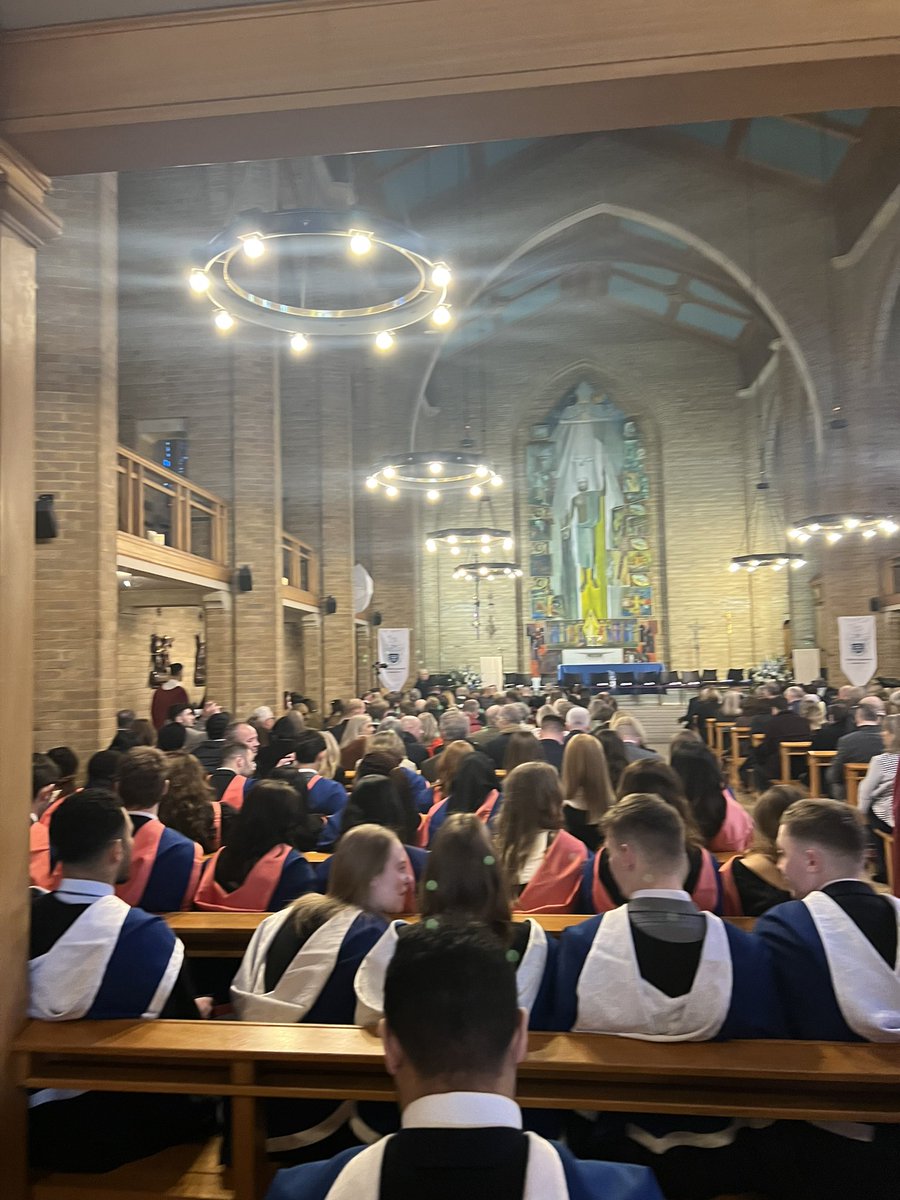 🤍💙 Wishing all our Simmies that are graduating today at @YourStMarys a huge congratulations 🥳 💙🤍 #graduation