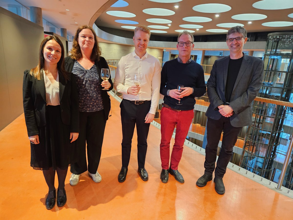 MLundLarsen's tweet image. I just got a PhD!
On March 13th I successfully defended my PhD at Copenhagen Business School. I argue that Western countries can learn from China’s interventionist approach to steering a green transition.
Download:
research-api.cbs.dk/ws/portalfiles…