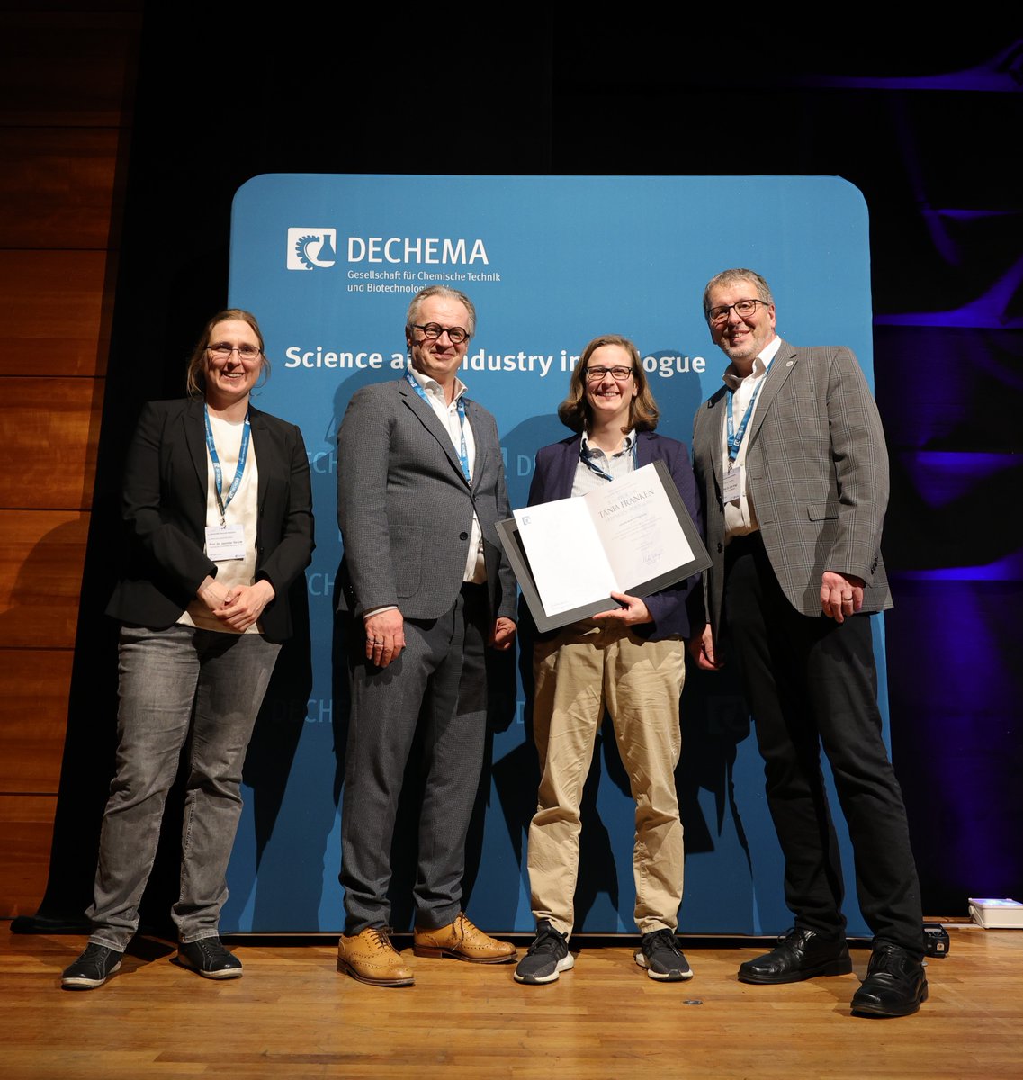 GeCatS (@gecats) on Twitter photo Yesterday, the Jochen Block Prize and the Otto Roelen Medal 2024 were presented to the prize winners
@tanja_franken from <a href="/UniFAU/">FAU Erlangen-Nbg</a> and <a href="/aztul/">Lutz Ackermann</a>
from <a href="/uniGoettingen/">Uni Göttingen</a> at the #57Katalytikertreffen. Congratulations!👏🏆
#catalysis #Chemistry <a href="/DECHEMA/">DECHEMA e.V.</a> <a href="/clariant/">Clariant</a> @oq_chemicals Yesterday, the Jochen Block Prize and the Otto Roelen Medal 2024 were presented to the prize winners
@tanja_franken from <a href="/UniFAU/">FAU Erlangen-Nbg</a> and <a href="/aztul/">Lutz Ackermann</a>
from <a href="/uniGoettingen/">Uni Göttingen</a> at the #57Katalytikertreffen. Congratulations!👏🏆
#catalysis #Chemistry <a href="/DECHEMA/">DECHEMA e.V.</a> <a href="/clariant/">Clariant</a> @oq_chemicals