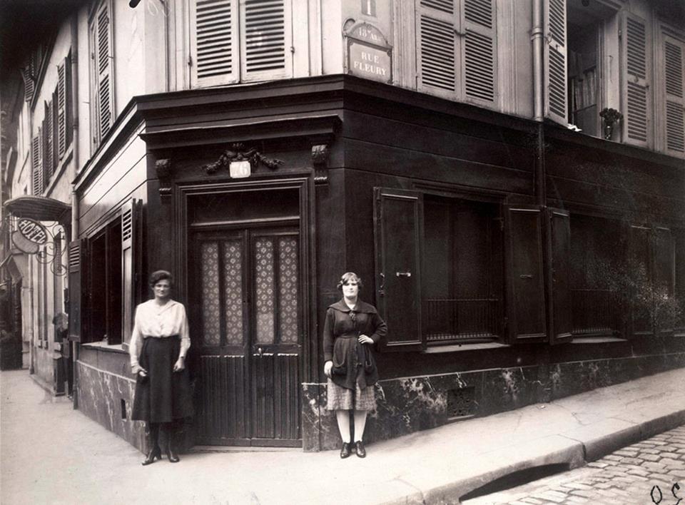 Eugène Atget. Angle de la rue Fleury et du boulevard de la Chapelle 1921. Paris La Goutte-d'Or 18e