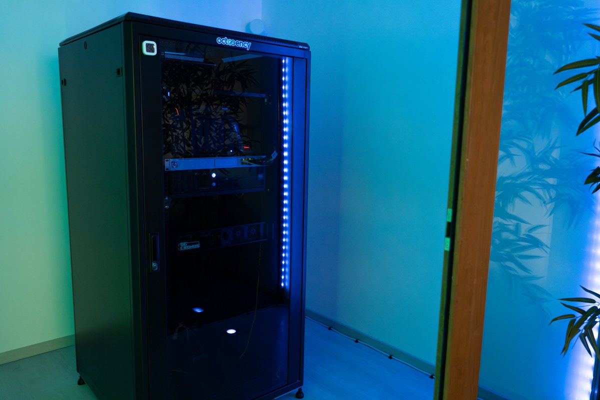 Notre goal dans nos nouveaux locaux : Notre petit datacenter ✅

Ce moteur garantit des parties fluides et sans interruption pour l'ensemble de nos joueurs sur les jeux vidéos 🎮